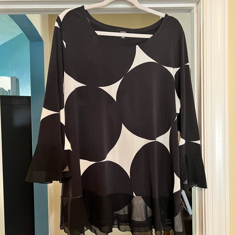 Alfani dress top 🌺